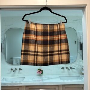Women’s plaid skirt. Very flattering. Worn once.
